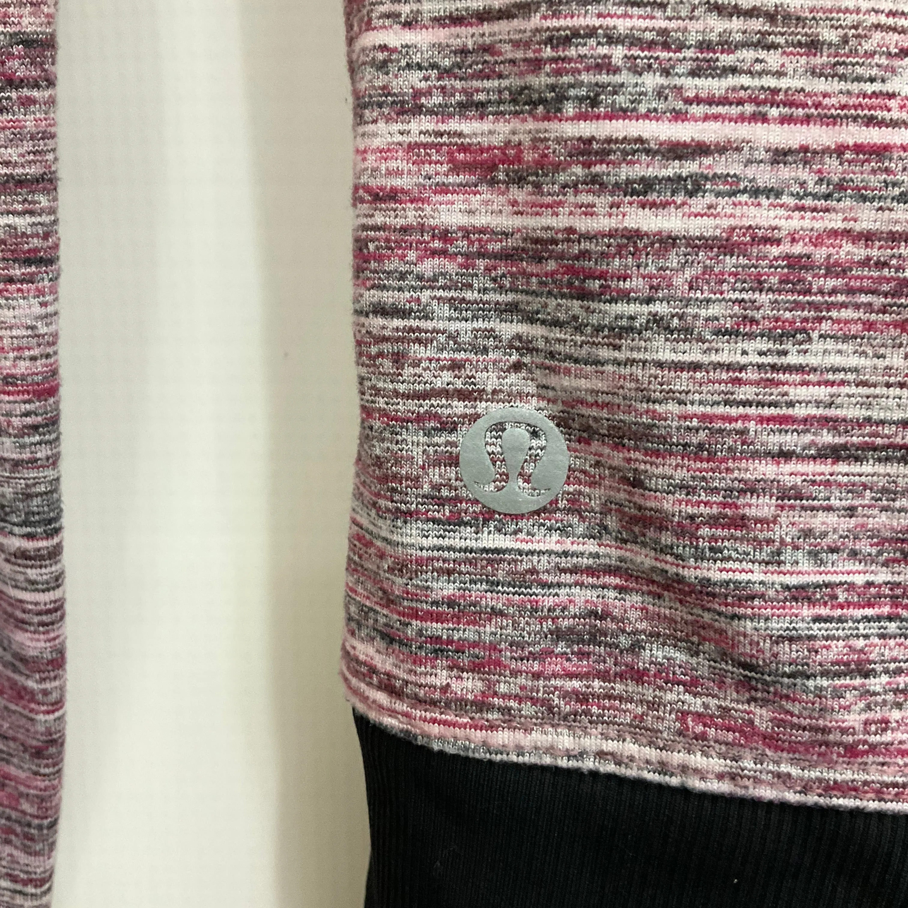 Athletic Top Long Sleeve Collar By Lululemon In Multi-colored, Size: 6